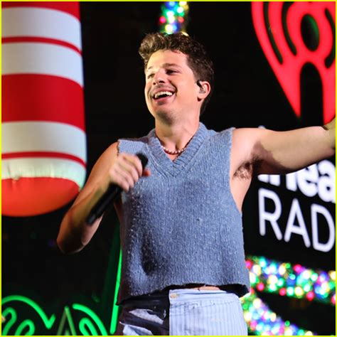 Charlie Puth Addresses His Naked Pics & Why He Loves Thirst。